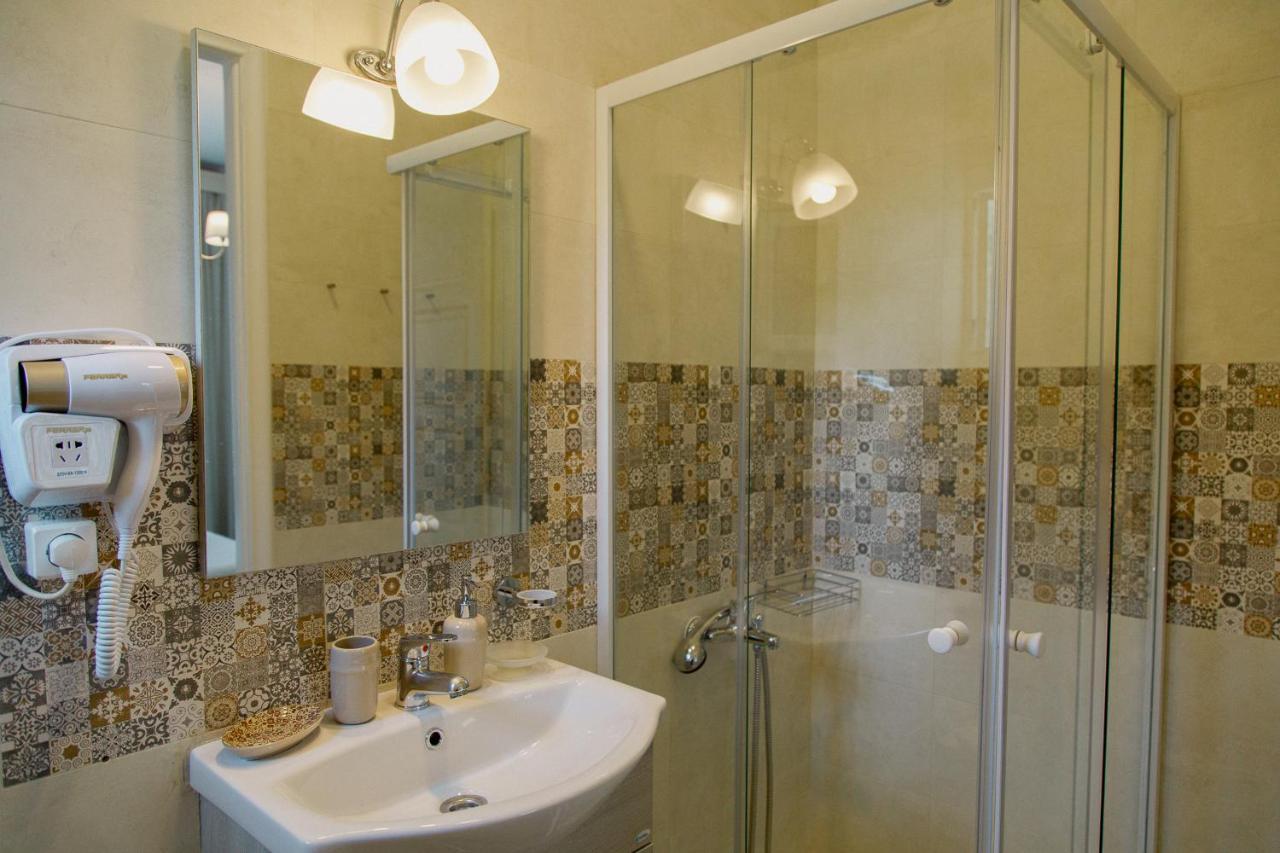 Rooms In Yard Corinth Экстерьер фото
