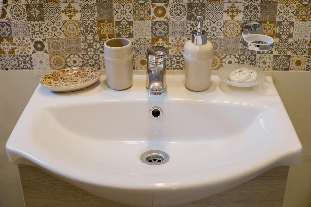 Rooms In Yard Corinth Экстерьер фото