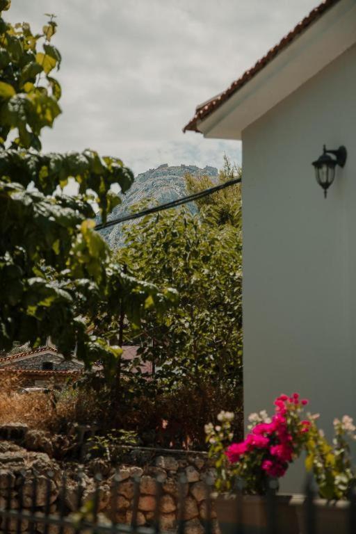 Rooms In Yard Corinth Экстерьер фото